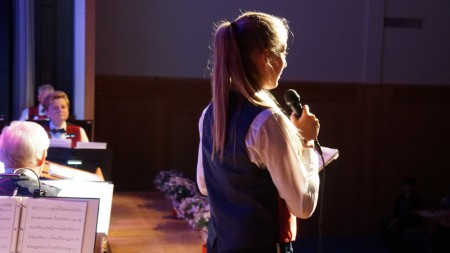 Céline Bugmann, Ansage